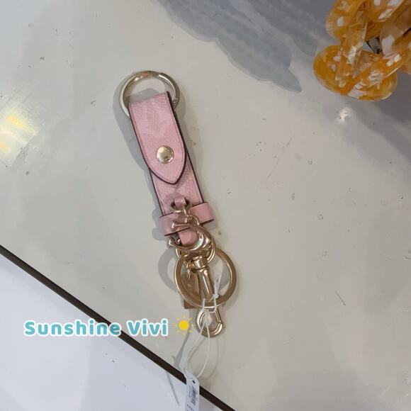 NWT COACH CAU86 Trigger Snap Bag Charm Powder Pink Key Chain - Picture 1 of 10